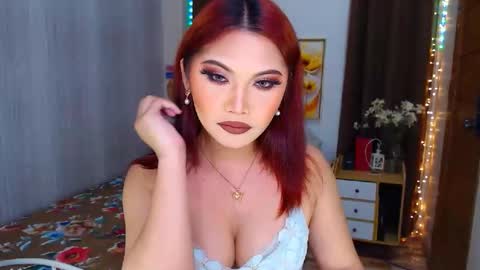 Snapshot of youungsextdeity chatting on 01/01/25, 07:30 cathy online show from 01/01/25, 07:30
