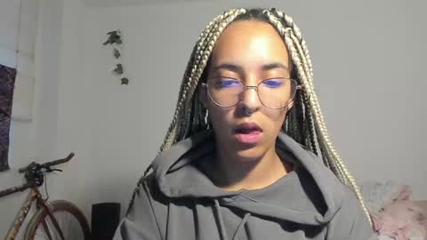 Snapshot of youwishtobeme chatting on 12/27/24, 10:59 elizabeth ju online show from 12/27/24, 10:59