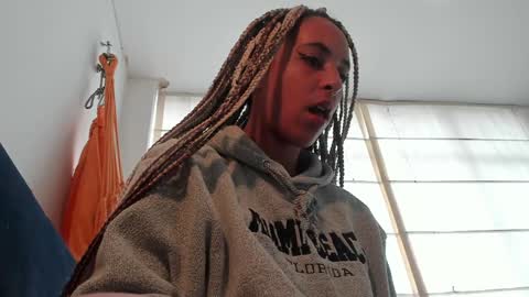 Snapshot of youwishtobeme chatting on 12/28/24, 09:08 elizabeth ju online show from 12/28/24, 09:08