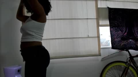 Snapshot of youwishtobeme chatting on 02/06/25, 10:00 elizabeth ju online show from 02/06/25, 10:00