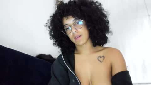 Snapshot of youwishtobeme chatting on 03/06/25, 03:35 elizabeth ju online show from 03/06/25, 03:35