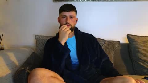 youzername2 online show from 11/23/25, 03:17