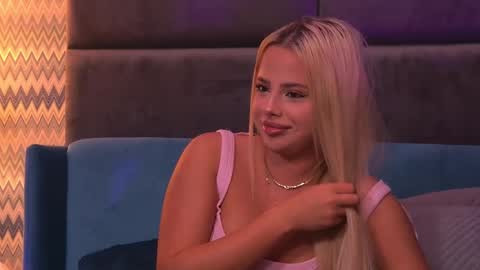 Foxie online show from 09/25/25, 03:43