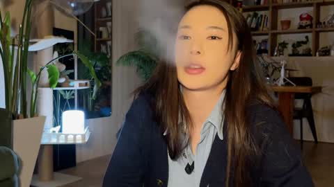 lili online show from 11/27/25, 02:41