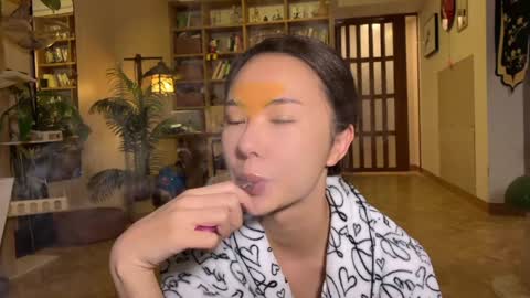 lili online show from 12/05/25, 03:30