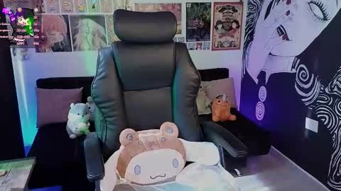 Snapshot of yuhwa chatting on 11/13/25, 07:13 rawr Anne Independent model online show from 11/13/25, 07:13