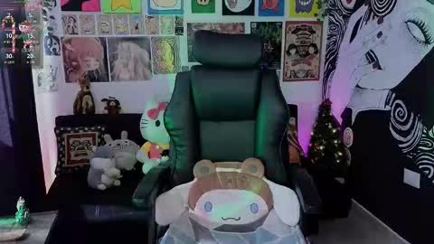 Snapshot of yuhwa chatting on 12/14/25, 06:23 rawr Anne Independent model online show from 12/14/25, 06:23