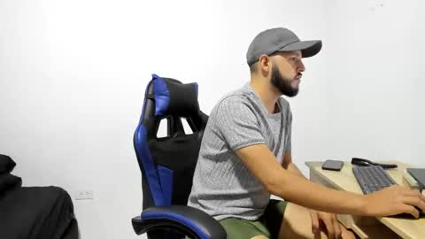 YULIAN online show from 11/13/25, 04:33