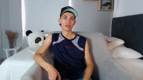 yulian_vasquez online show from 03/11/25, 06:30
