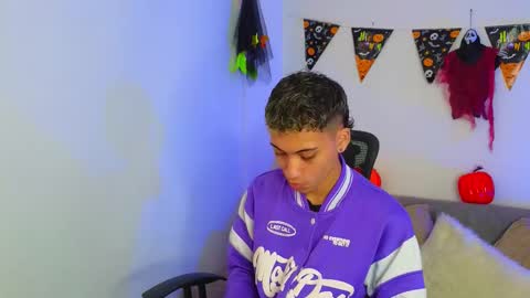 yulian_vasquez online show from 10/30/25, 12:17