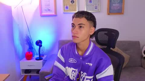 yulian_vasquez online show from 11/12/25, 12:49