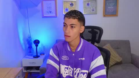 yulian_vasquez online show from 11/26/25, 12:17