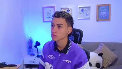 yulian_vasquez online show from 12/19/25, 12:12