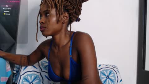 YulianaIndependent online show from 10/23/25, 02:22