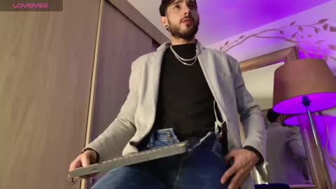 Snapshot of yulianpereira25 chatting on 02/13/25, 07:24 yulian 2811 online show from 02/13/25, 07:24