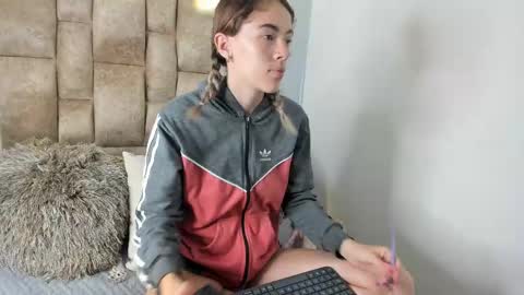 Snapshot of yulievans chatting on 03/06/25, 12:09 yulievans online show from 03/06/25, 12:09