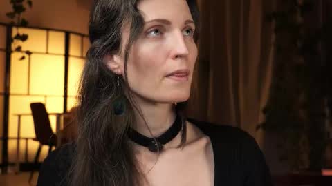 yulla dao online show from 11/18/25, 06:01