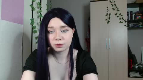 Snapshot of yuly_soft chatting on 12/15/25, 05:06 Eva online show from 12/15/25, 05:06