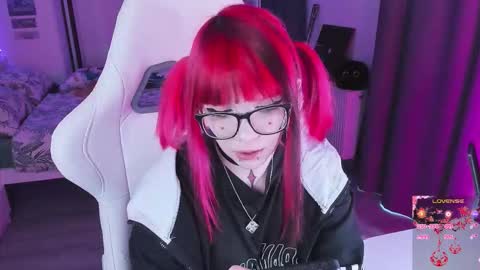 Snapshot of yumi_youkai chatting on 10/19/25, 09:32 Yumi 3 online show from 10/19/25, 09:32