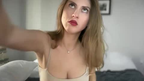 Snapshot of yumiandwolf chatting on 01/07/25, 07:49 yumiandwolf online show from 01/07/25, 07:49