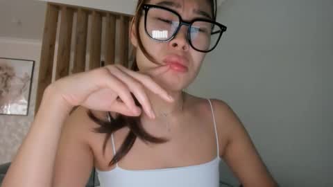 Yumi online show from 10/13/25, 07:52