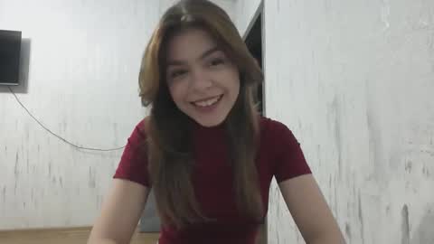 Snapshot of yummy_chica chatting on 10/24/25, 10:39 yummy_chica online show from 10/24/25, 10:39