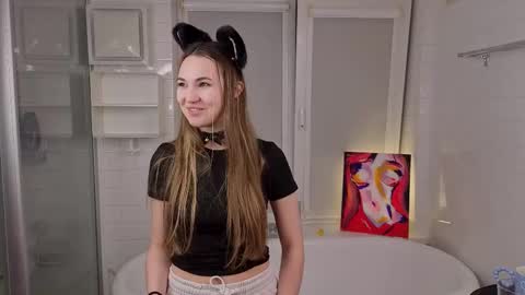 Snapshot of yummyemiily chatting on 02/05/26, 05:17 Emily online show from 02/05/26, 05:17