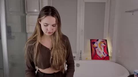 Snapshot of yummyemiily chatting on 02/22/26, 04:05 Emily online show from 02/22/26, 04:05