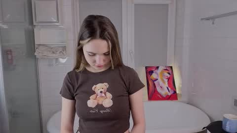 Snapshot of yummyemiily chatting on 02/26/26, 04:50 Emily online show from 02/26/26, 04:50