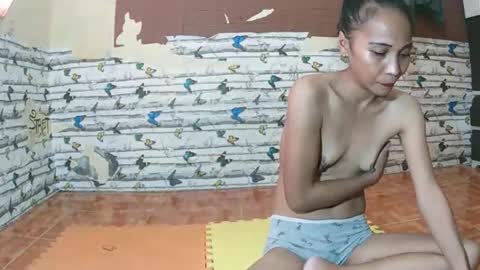 Snapshot of yummysexyhardnipple08 chatting on 09/09/25, 04:56 jhess online show from 09/09/25, 04:56
