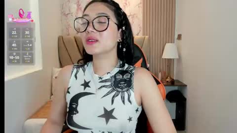 Snapshot of yuna__min chatting on 09/27/25, 02:55 Yuna  online show from 09/27/25, 02:55