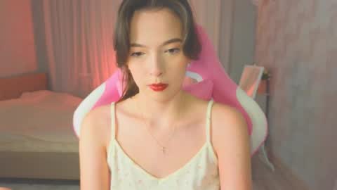 Snapshot of yuna_sunshy chatting on 10/06/25, 12:19 Yuna online show from 10/06/25, 12:19