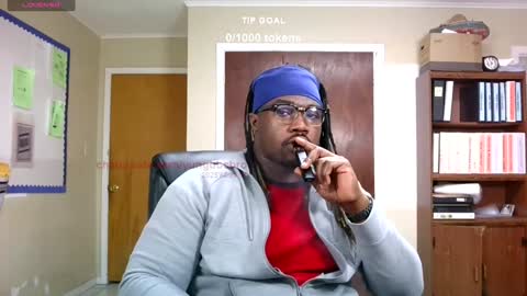 Snapshot of yungbbcbro chatting on 01/12/25, 05:24 Octavian online show from 01/12/25, 05:24