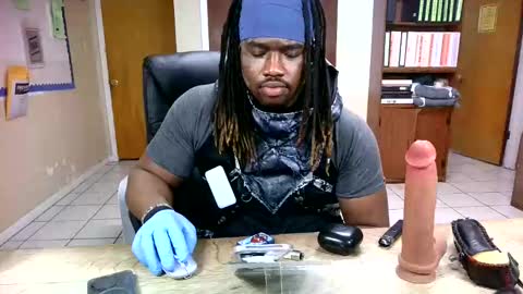 Snapshot of yungbbcbro chatting on 03/09/25, 05:22 Octavian online show from 03/09/25, 05:22