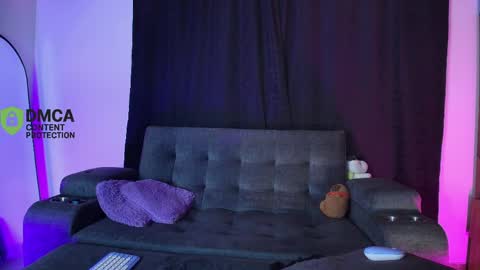 Snapshot of yungelitamor_ chatting on 05/13/26, 05:38 ELITA online show from 05/13/26, 05:38