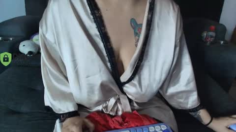 Snapshot of yungelitamor_ chatting on 05/29/26, 05:27 ELITA online show from 05/29/26, 05:27