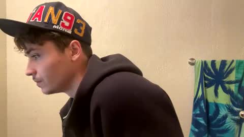 yungstudbev online show from 01/12/25, 06:28