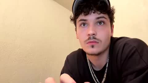 yungstudbev online show from 10/23/25, 12:32