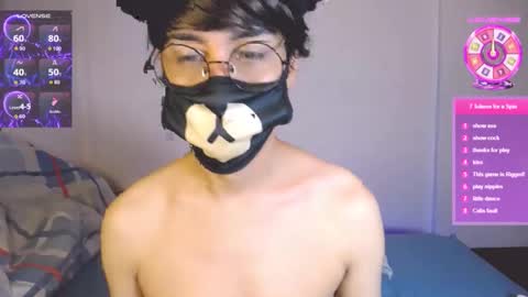 Snapshot of yuniorb chatting on 10/31/25, 04:02 the puppy boy online show from 10/31/25, 04:02