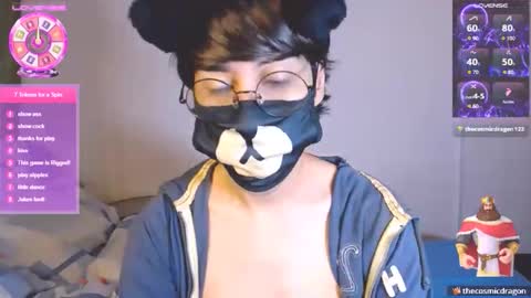 Snapshot of yuniorb chatting on 11/28/25, 03:42 the puppy boy online show from 11/28/25, 03:42