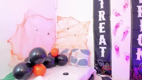 Yunna online show from 10/28/25, 11:36