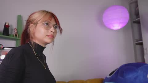 yunorose_ online show from 12/19/25, 05:03