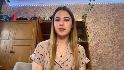 yunsylney online show from 05/12/26, 01:19