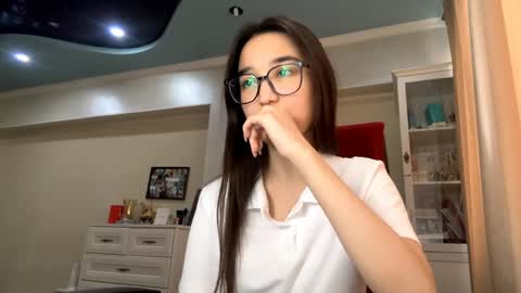 yunsylney online show from 05/16/26, 05:15