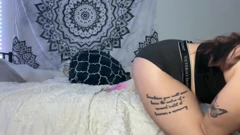 yurdreams_22 online show from 01/21/25, 02:33