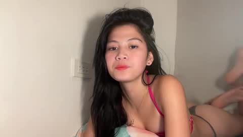 Snapshot of yuri_kai chatting on 10/15/25, 02:11 yuri online show from 10/15/25, 02:11