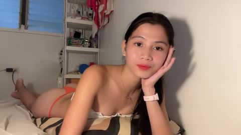 Snapshot of yuri_kai chatting on 11/21/25, 03:22 yuri online show from 11/21/25, 03:22