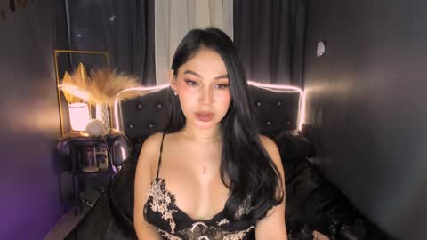Snapshot of yuriefoster chatting on 12/17/24, 03:50 Yurie online show from 12/17/24, 03:50