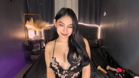 Snapshot of yuriefoster chatting on 12/18/24, 04:09 Yurie online show from 12/18/24, 04:09