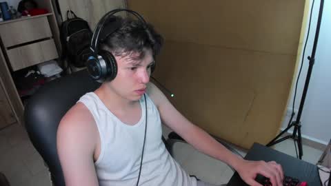 yurii_moody online show from 12/23/24, 04:44